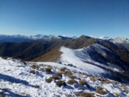 Panorama dalla cima sulla cresta verso l'Angiolino.