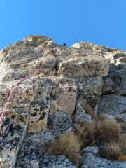 Placche su cui si passa per salire alla punta Emma dall'omonimo colletto (un anello alla base, due chiodi sulla placca).
