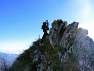 Il breve passaggio attrezzato verso la croce