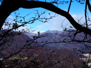 Scorcio sulla Valsesia scendendo alla Sella della Coldra.