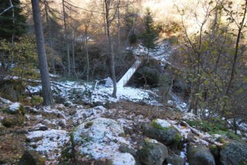 Sulla via del ritorno: l’attraversamento del torrente Fer di Mouilla sul sentiero 5