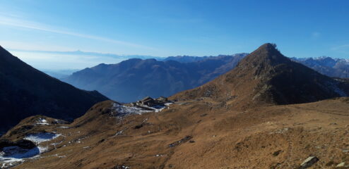 Alpeggio Bechera scendendo dal Colle Lace verso il colle Giassit
