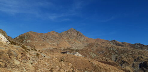 al centro il Mont Roux