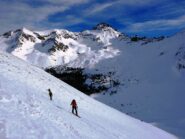 Ultimi diagonali su neve simil primaverile