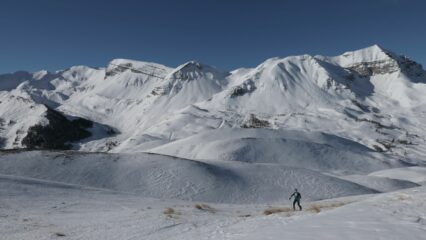 Alle spalle da dx a sx  l'Eyssina ,la Barre de la Pisse ,T.du Crachet  e Gr Combe