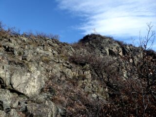 Sulla via con la croce in vista.