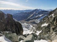 il Rif. Vallanta sulla destra del lago