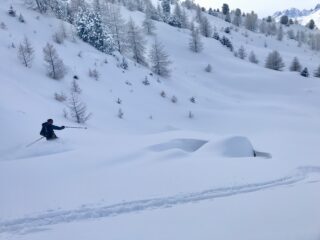 Neve polverosa nella depressione verso Cima Fournier