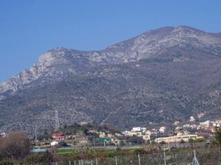 Il Varatella e il Ravinet dai pressi dell'autostrada