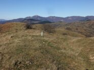 Dorsale del Monte Fiorito con antico cippo di confine