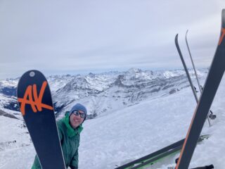 Rino al deposito sci