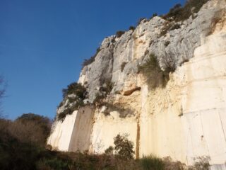 falesie di arrampicata ,dalla cava