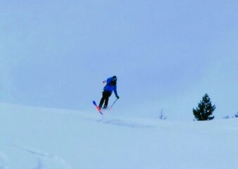 Matti in decollo poco sotto la cima...