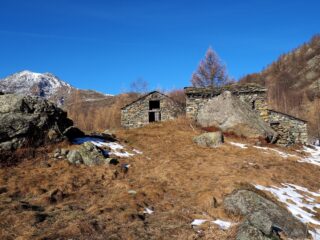 Un bel grupoo di baite a Pian Peccio superiore.