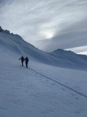 Battendo traccia verso la vetta