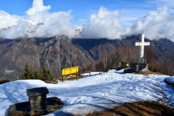 Croce del Faggio e, purtroppo, panchina.