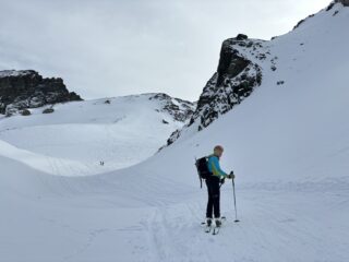 il valloncello che precede il ghiacciaio (il colle è a sx ;-)