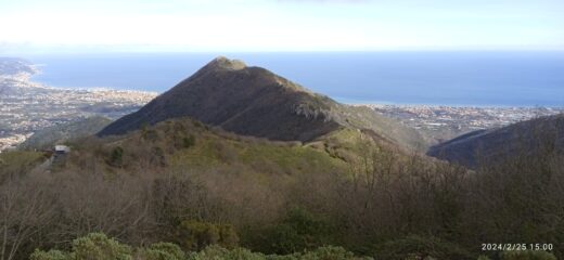 Il panoramico crinale per il Monte Acuto 