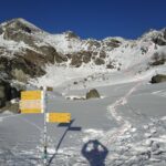 Discesa del canalino dietro al Bieteron per agganciare la sterrata del Rifugio Arp.