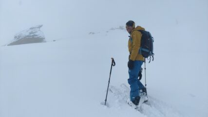 il clima alla partenza: nebbia, neve e facce sorridenti!