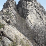 la rocca vista dal sentiero..