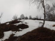 L’arrivo in cima, quella con tavolo, panca e libro di vetta