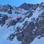 la traccia di salita (zoom sulla parete vista dall'accesso al canalone)