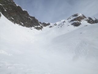 Col Rousset da S, al centro sulla destra il secondo valloncello preferibile in discesa 