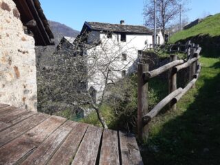 L’arrivo a Le Mont du Suc, dove il Cammino Balteo si stacca da AV1 e scende a Lillianes