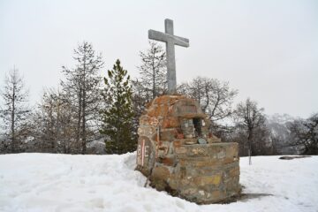 La piccola croce di vetta.