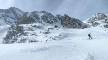 Sotto il versante nord, i canali in bella vista