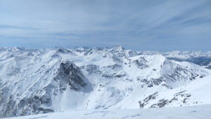 Dalla cima, panorama e innevamento verso val Massello e val Troncea
