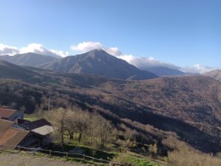 Panorama su parco delle Capanne di Marcarolo dalla SP 165.