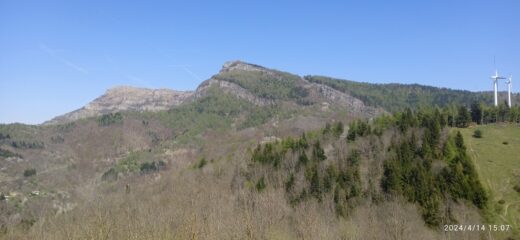 Al centro il Monte della Guardia dalla Rocca Ferraira 