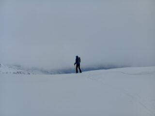 Ehi, c'è qualcosa oltre alle nuvole! Una cornice.