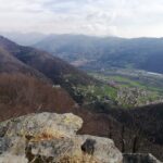 Vista dalle rocce sul sentiero di salita