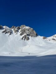 valanga a lastroni nei pressi del col du boeuf vista dal lago d'apsoi