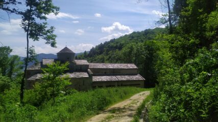 Il bel santuario di San Costanzo al Monte