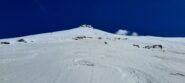In basso ci portiamo sui pendii che scendono dalla cima sud est del Rocceniè