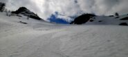 Neve ancora perfetta sulla discesa nord della Rocca Nera