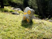 Il bivio 11A/13 nei pressi dell'Alpe Arcomy.