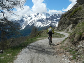 ampio panorama in direzione del Forte Foens