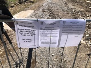 Divieto proseguire oltre Gias delle Mosche 