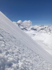Neve gripposa a sx per la salita, neve liscia a dx per la discesa