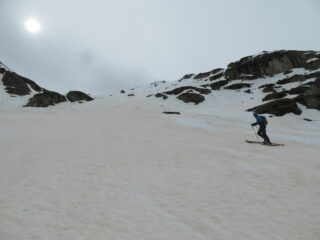 verso l'isolotto roccioso: noi l'abbiamo aggirato a sx