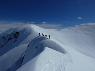 Lo spettacolare tratto finale verso la cima nord ovest del Roccenie