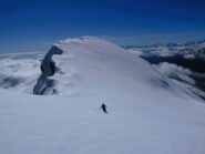 Inizio discesa a sud, tra le due quote del Roccenie
