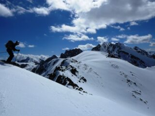 Partenza dalla dorsale verso l'anticima di Rocca Peroni