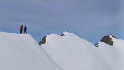Sulla cresta a lato del passo