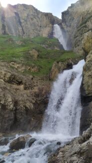 Spettacolare cascata prima del Benevolo